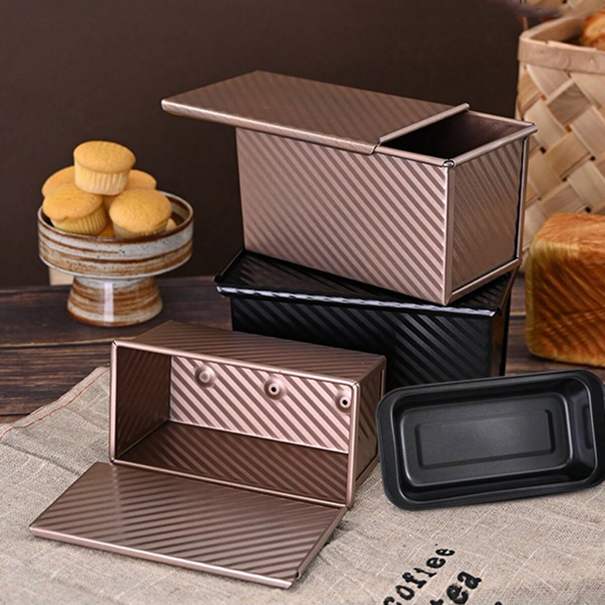 Rotary Bakery Oven - 蓋付き金色のパン型1個 - ノンスティック、錆びない。 完璧に焼き上げたパン - 耐久性があり、お手入れが簡単なデザインのオーブン用ベーキング型